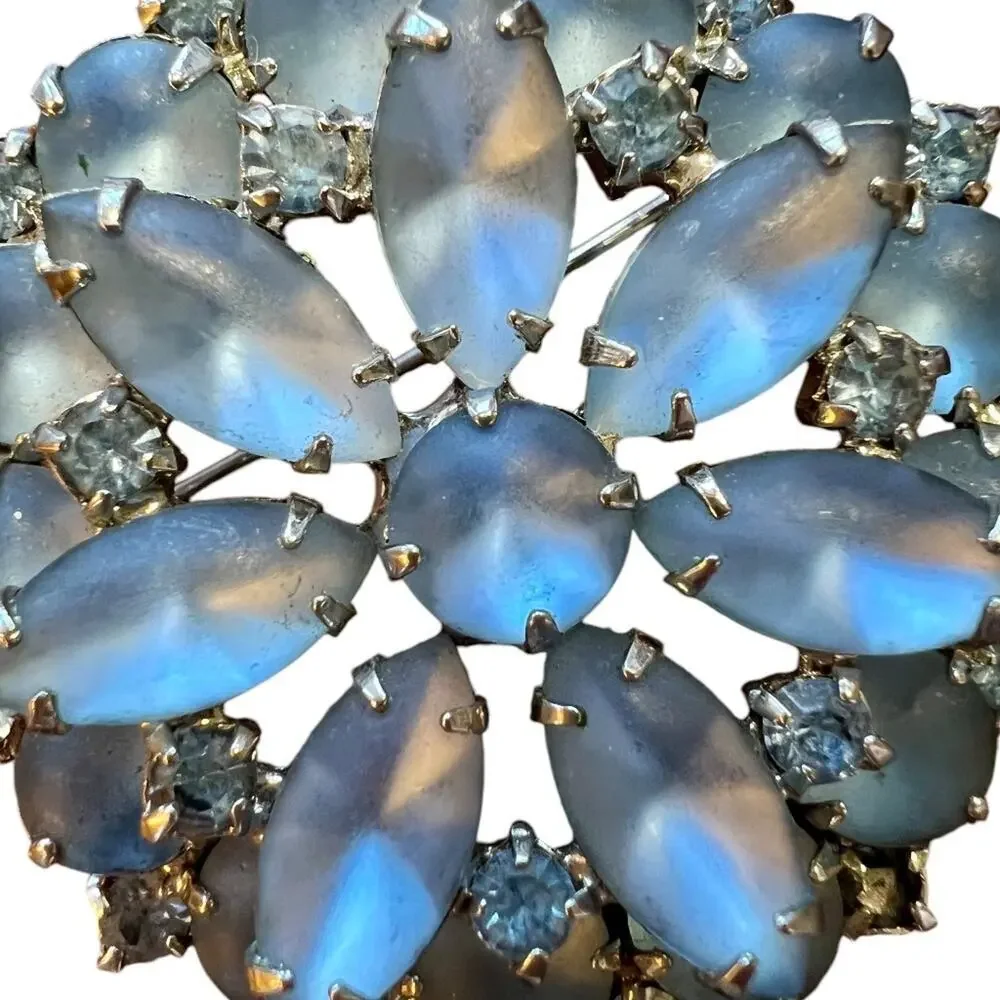Weiss VTG Slv Tone Blue Prong Set Rhinestone Molded Glass Cluster Brooch-Signed